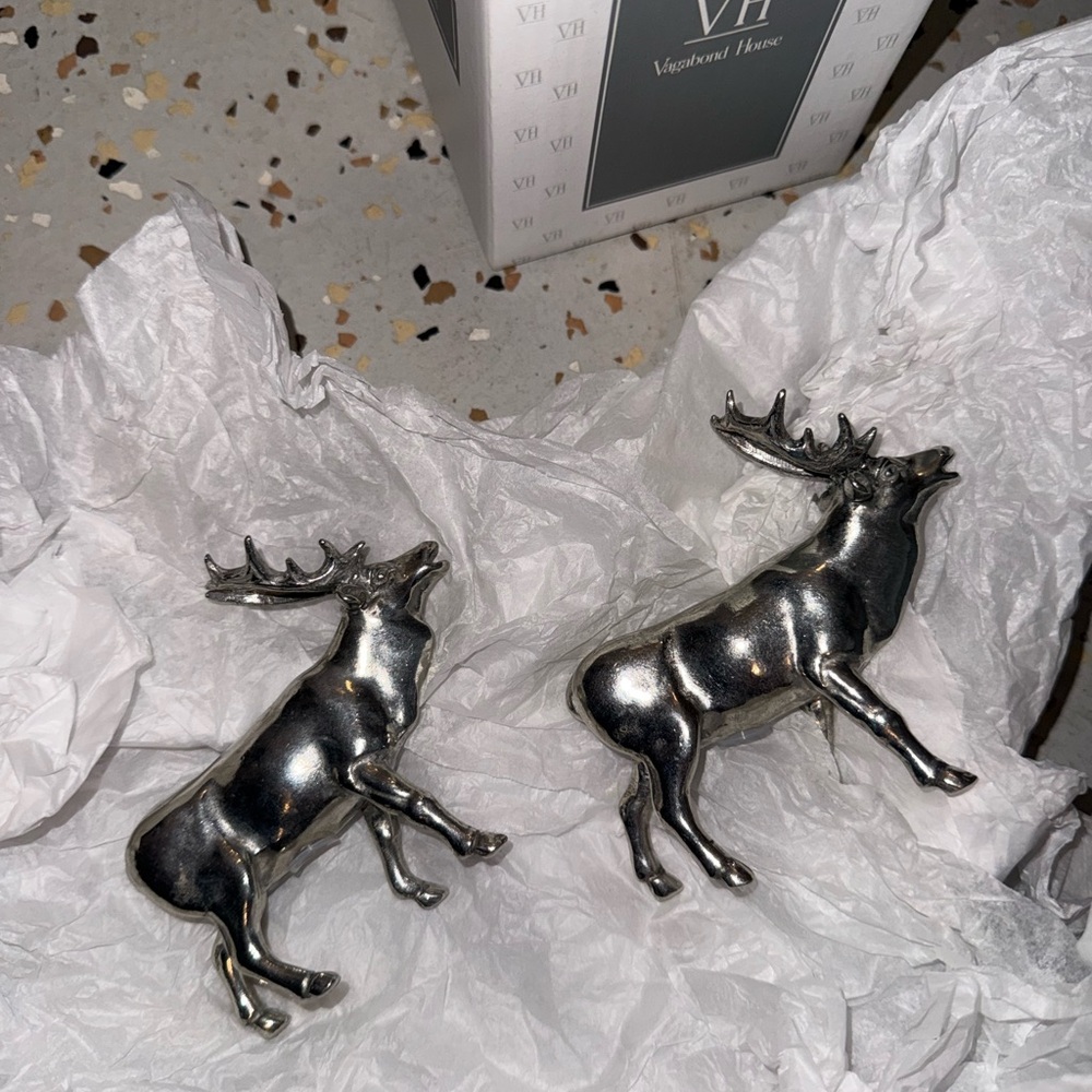 Vagabond House Silver Reindeer Pair - salt and pepper shakers - Picture 3 of 4